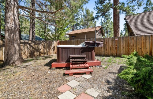 Fox Farm House | Cozy Fox Cabin - Stunning Big Bear property with Hot Tub, Foosball and Much more!