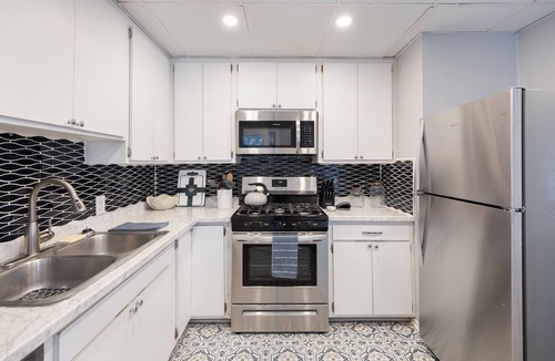 Hollywood Heights House | Cozy Hollywood Hideaway w/Private Patio & Easy City Access | Casa Camrose