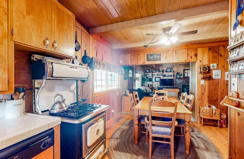Musick Ridge House | Cozy Home w/Spacious Decks - Long Driveway for Boat Parking - One Mile to Town