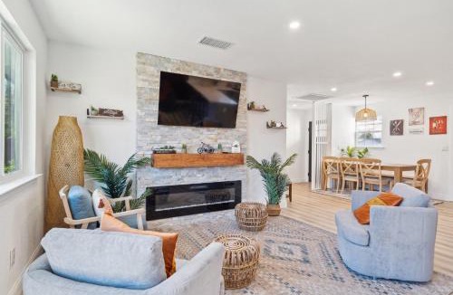 Livermore House | Cozy Home with Hot Tub - Family-Friendly Yard home