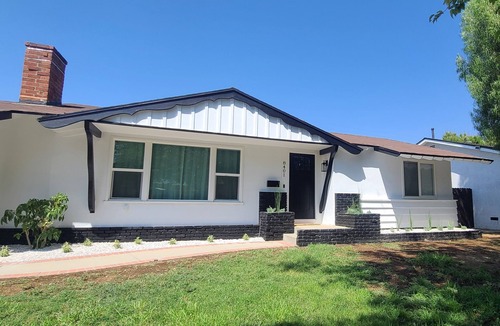 Canoga Park House | Cozy House