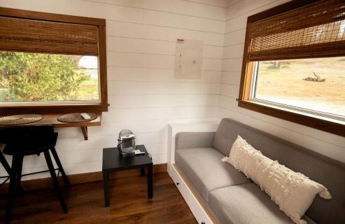 Groveland House | Cozy Modern Tiny Retreat with Yoga Dome, Garden, and Stargazing in Groveland, California
