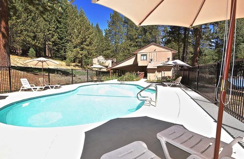 Lakeshore Condo | Cozy Mountain Condo with Hot Tub & Seasonal Pool - Year-Round Outdoor Fun Nearby