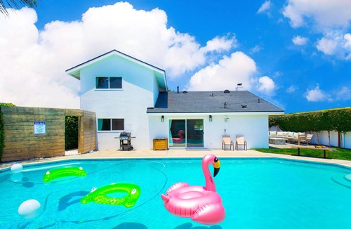 Fountain Valley Other | Cozy Open Concept Modern Farmhouse - Heated Pool & String Lights