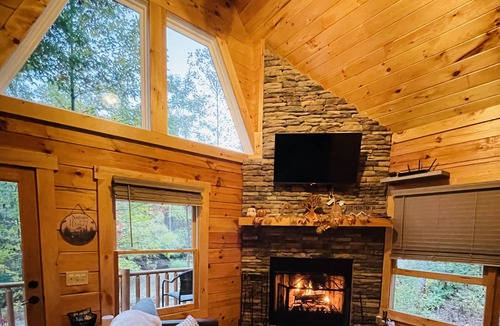 Gatlinburg - Pigeon Forge Cabin | Cozy Romantic cabin near Pigeon Forge Fireplace:Hot tub and Heart shaped tub!