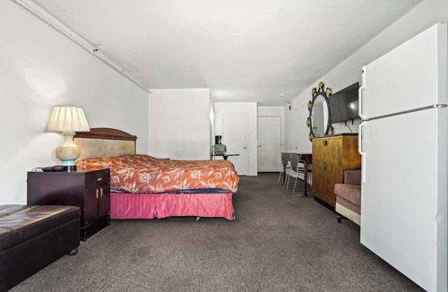 Fremont House | (Cozy studio, 1BR, 1BA, No kitchen)