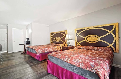 Fremont House | (Cozy studio, 2BED, 1BA, No kitchen)