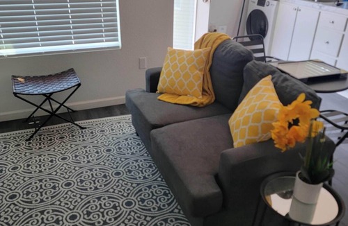 Los Angeles Apartment | Cozy studio ADU in lovely Los Angeles with refreshing AC near SoFi Stadium