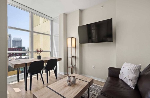 Gaslamp Quarter Apartment | Cozy Studio in the Gaslamp