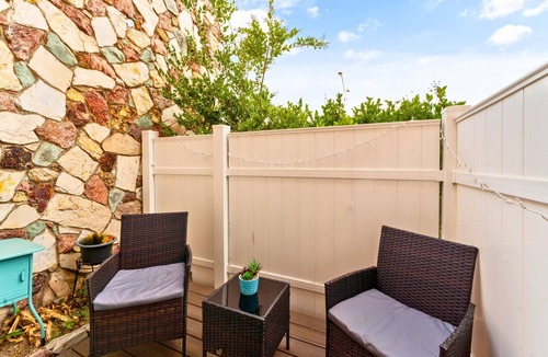 Clarkdale Apartment | Cozy Studio - Mins to WeWork, Sony Pics & Venice with Parking