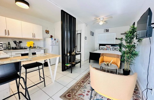 Driftwood Apartment | Cozy studio near Seminole Hard Rock Cafe