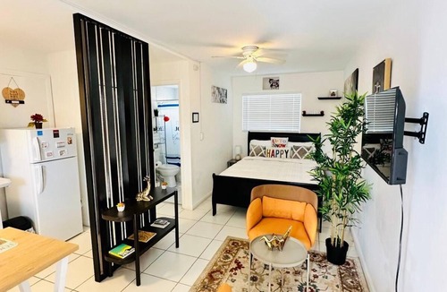 Driftwood Apartment | Cozy studio near Seminole Hard Rock Cafe