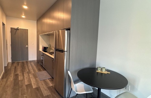 Midtown Sacramento Apartment | Cozy studio with WiFi, AC, fitness room in lovely midtown of Sacramento.