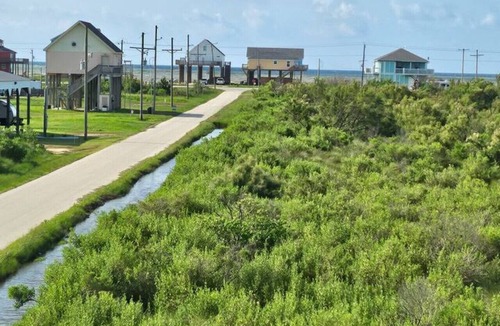 Gilchrist House | Crabby Cove–Gulf & Bay Views–Quiet Area–Close to Beach–Sleeps 5–Bolivar Coast