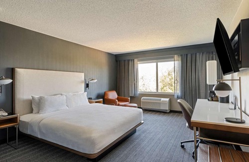 San Ramon Hotel | Create Unforgettable Memories! Cozy Fireplace! Near Danville South Park