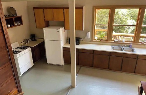 Rohnerville House | Creekside Cabin! Work Crews Welcome!