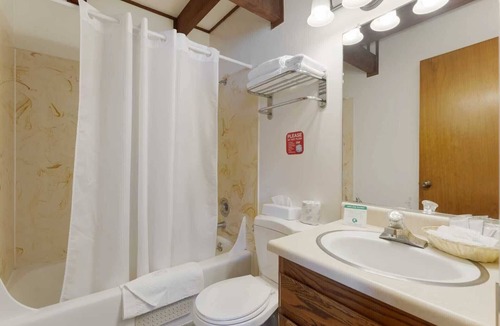 Bertsch-Oceanview House | Crescent Beach Motel