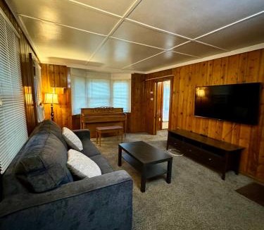 Crestline Hotel | Crest Lodge Historic Mountain Inn
