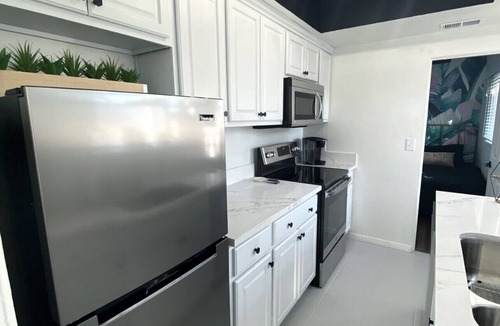 Crown Point House | Crown Point 2B Home w/Backyard 2 Blocks to Bay