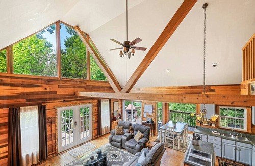 Maggie Valley Cabin | Cubby Bear Cabin-Peaceful, Pet Friendly Great View