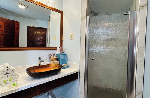 Crescent City Hotel | Curly Redwood Lodge