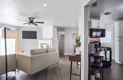 South Natomas House | cute comfy home w/relaxing lit gazebo minutes from downtown & airport