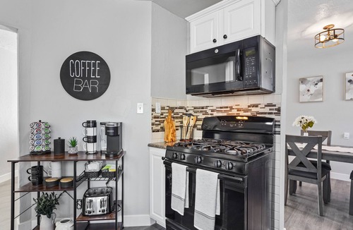 South Natomas House | cute comfy home w/relaxing lit gazebo minutes from downtown & airport
