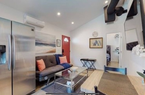 Canoga Park House | Cute One Story Residence 3 bedroom with pool