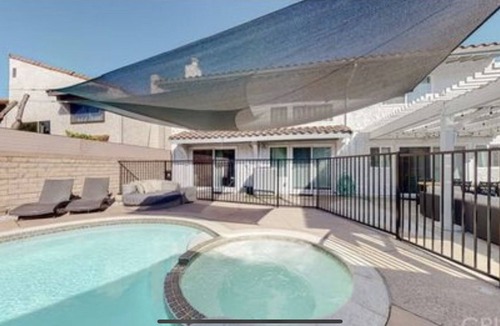 Canoga Park House | Cute One Story Residence 3 bedroom with pool