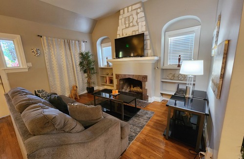 Mid City House | Cutie 3 bedrooms central to everywhere !