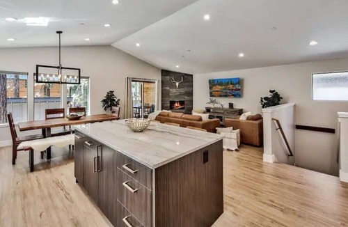 Y Area House | #D Stunning Newly Built Home Sleeps 10