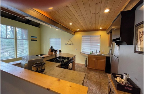 Dollar Point House | Darling Cabin at the Heart of Tahoe City. Pool. Jacuzzi. Wifi. Tennis.