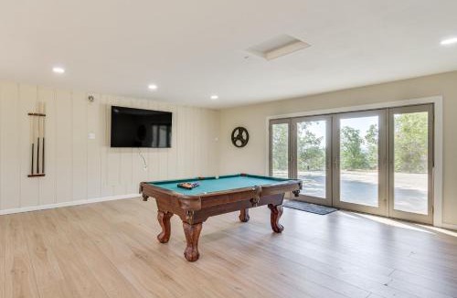 Yosemite Lakes House | Deck and Views Scenic Yosemite Lakes Retreat