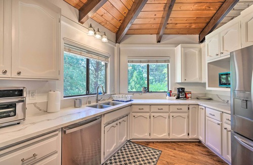 Apple Hill House | Deck & Grill: Camino Home in Wine Country!