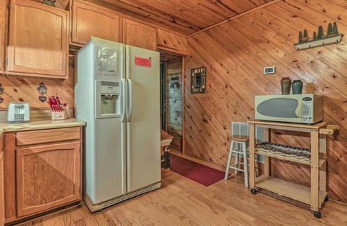 Maggie Valley Cabin | Deck & Private Hot Tub! Maggie Valley Mtn Cabin