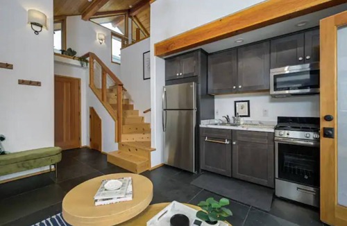 Idyllwild Cottage | Deer Haven Private Cottage with deck
