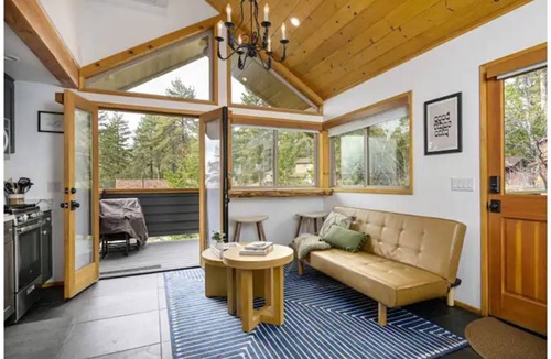 Idyllwild Cottage | Deer Haven Private Cottage with deck