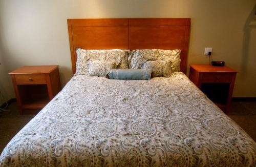 Centennial Hotel | Deluxe Inn Redwood City