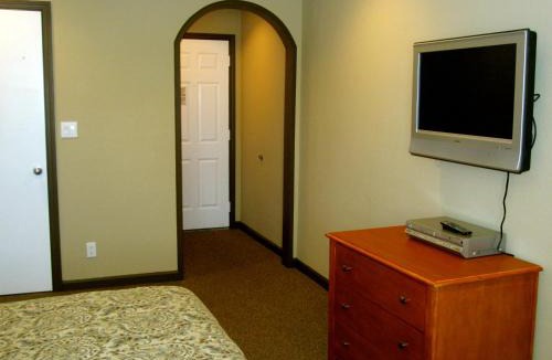 Centennial Hotel | Deluxe Inn Redwood City