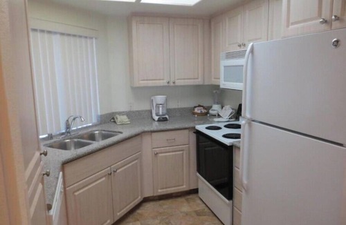 Indian Wells Condo | Desert Breezes Resort