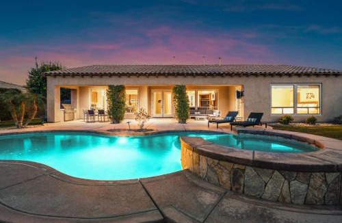 Rancho Santana House | Desert Grove by AvantStay Oasis Retreat w Pool BBQ Grill