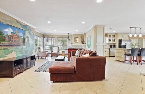 Southeast Anaheim House | Disney Getaway | Pool & Mini-Golf - HVH Ames