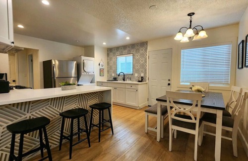 Rustic Lane House | Disneyland Hideaway 3 Miles Away