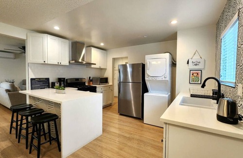 Rustic Lane House | Disneyland Hideaway 3 Miles Away