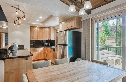 Mountain View Estates House | Dog-friendly home with high-speed WiFi, mountain view & wood-burning fireplace