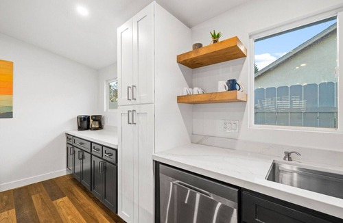 Loma Alta House | Dog-Friendly Oasis: Hot Tub, AC & Game Room
