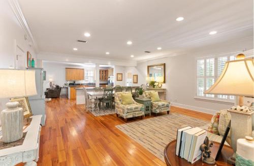 East Beach House | Don't Worry, Beach Happy - 4327 Twelth Street