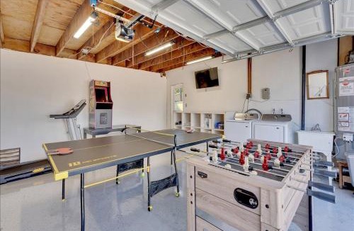 North Clairemont House | Double Flamingo HotTub BBQ Game Room Self Check-in