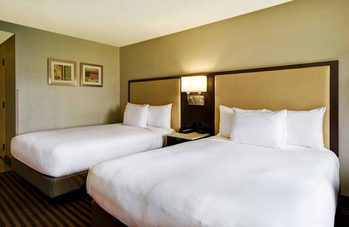 Pleasanton Hotel | DoubleTree by Hilton Pleasanton at The Club