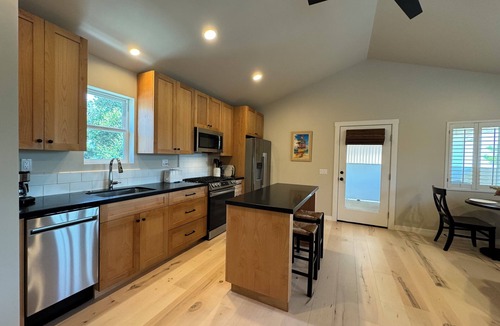 Oak Park Apartment | Downtown Easy